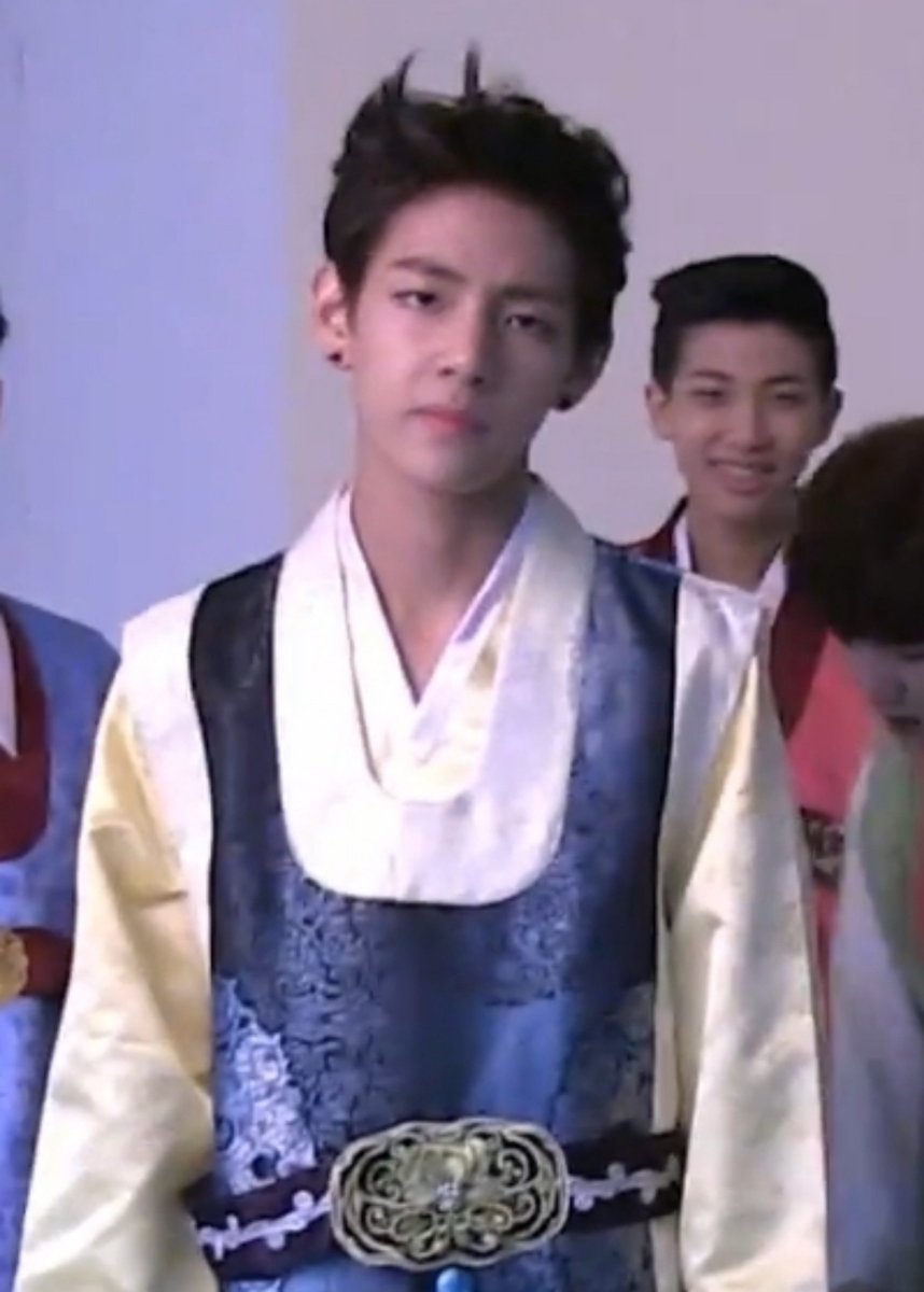 aetherkth's tweet photo. Kim Taehyung you are vampire fs https://t.co/sv3UXorSqG