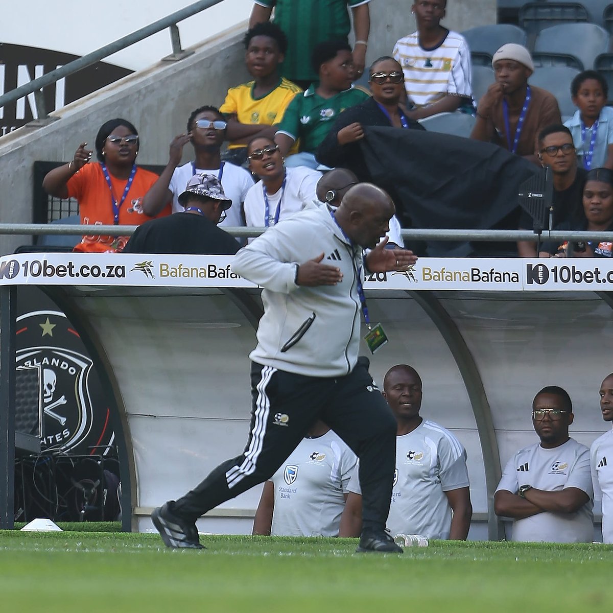 KickOffMagazine's tweet photo. Bafana 🇿🇦Bafana have equaled their highest ranking since October 2011🙂‍↕️ following back-to-back victories in their AFCON qualifiers😤

The men's senior national team started the current FIFA dates📆 in position 54, Bafana went up📈 to 50 after the 2-1 win over Guinea🇬🇳 on Saturday.

Victory over Eritrea🇪🇷 has now earned South Africa 2.55 rankings 😎points. These points have enabled Bafana to climb past Czechia🇨🇿 into 49th position.

How high do you think Bafana Bafana can go under coach Pitso Mosimane? 🤔