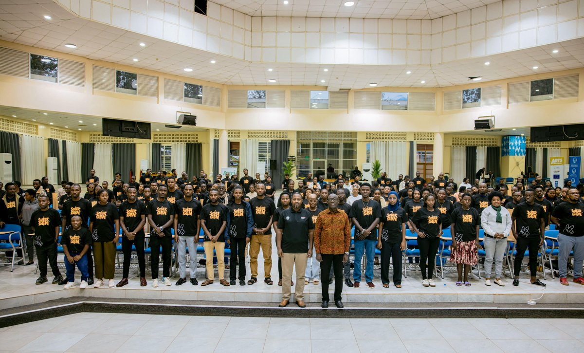 RwandaYouthArts's tweet photo. 🛑: Kurikira ubuhamya bw'umushoramari, Denis Karera waganirije ba rwiyemezamirimo bari mu mahugurwa ya #YouthConnekt na #ArtsConnekt Awards 2026; mu Kigo cy'Ubutore cya Nkumba, @BureraDistrict.

"Iyo uzi aho ujya ugatekereza binini ugerayo."

📌Link: https://t.co/6R6ZVlFv49

#SoberGen #ReadyGen