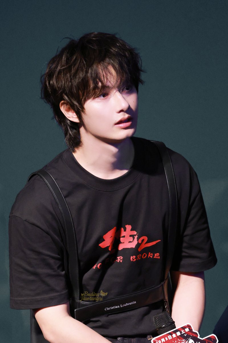Budingwen_0610's tweet photo. 261001  重生2·深圳路演

🥵💋

#JUN #文俊辉 #문준휘 
#준 #ジュンピ #ジュン 
#junhui #wenjunhui
#JUNHUI_GoForBroke2 
#JUNHUI_SuCheng https://t.co/RtEeE6Wjbc