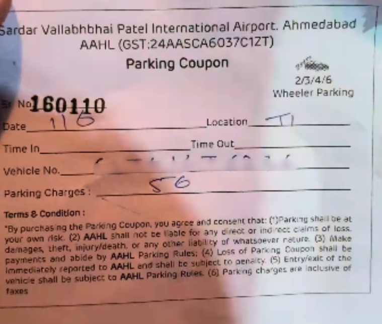 DeshGujarat's tweet photo. Rs 50 drop-off charge for Cabs introduced at Ahmedabad Airport
https://t.co/pV0BFb6LrL https://t.co/hKcJLOqyRe