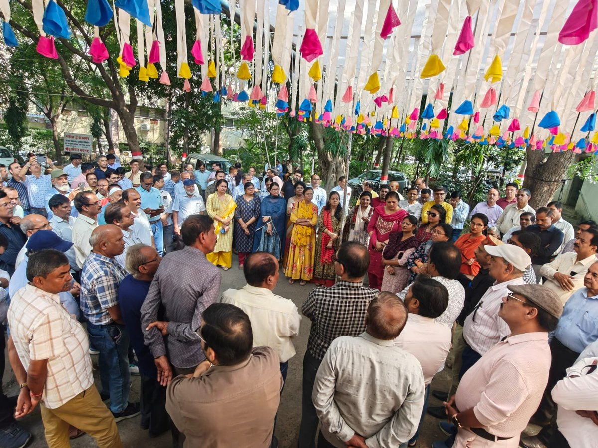 Mayank4532jo's tweet photo. No Pay Revision  No Celebration #Remove_Affordability_Clause #3rdPRC_BSNL #NoPRC_NoCelebrations
BHOPAL_LHD
@JM_Scindia
@aajtak
@ABC
@IndianExpress https://t.co/s8rzvkf5OH