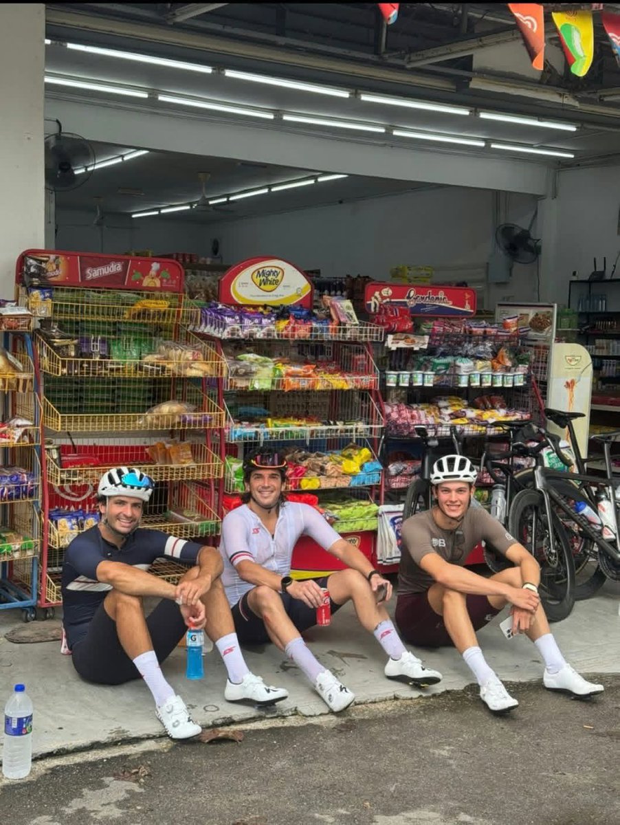 kongsiviralje's tweet photo. WEHH HAHAHAHAHAHHAHAHA RANDOMNYA PERGI KEDAI RUNCIT!

Free marketing untuk roti gardenia, mighty white dengan samudra.

Kredit : owner https://t.co/Zcb7IxcUEG