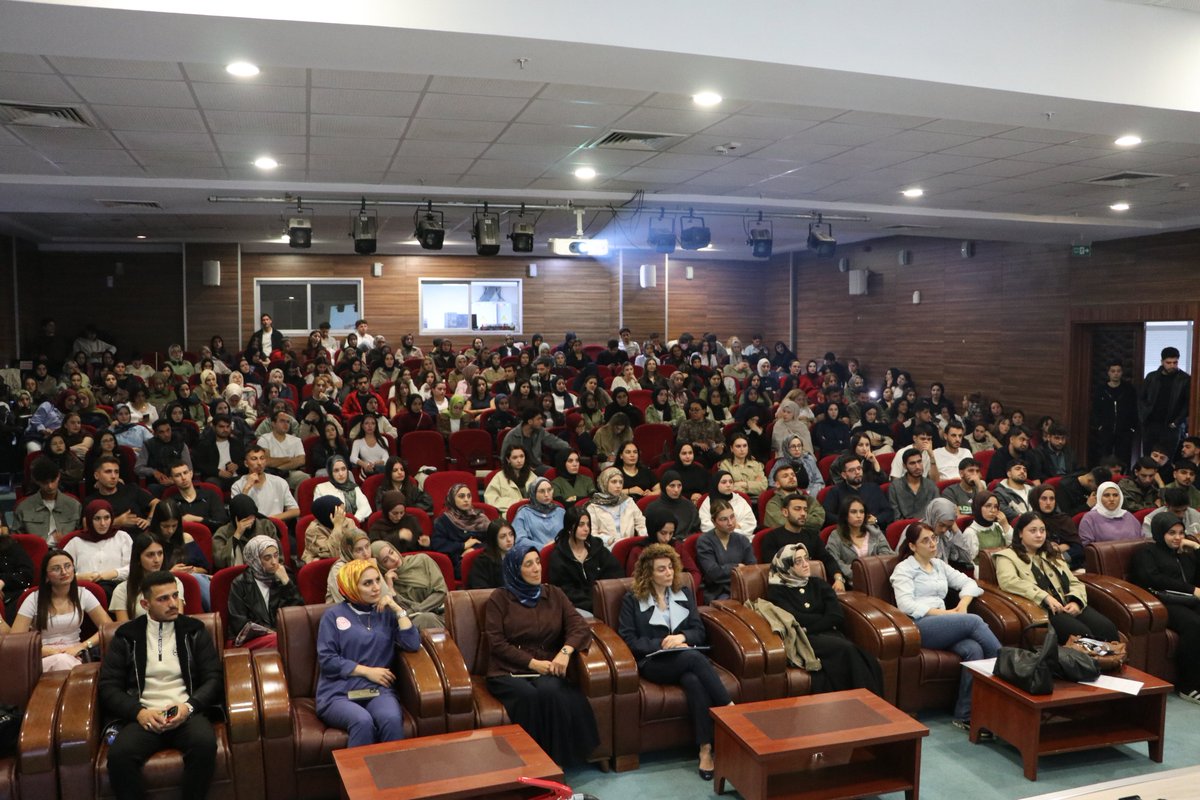 Bingol_eah's tweet photo. 2026-2027 Eğitim-Öğretim yılında hastanemizde staj yapacak olan Bingöl Üniversitesi Sağlık Hizmetleri Meslek Yüksekokulu öğrencilerimize İş Sağlığı ve Güvenliği ve Enfeksiyon Eğitimi verildi. https://t.co/YbhwsaKfce