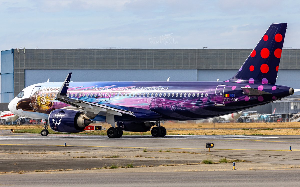 Frenchpainter's tweet photo. On Tuesday, the #A350F drew attention when it made its maiden flight, but another exceptional special livery was also on show in #Toulouse -> #A320Neo Brussels Airlines OO-SBB Tomorrowland. 😍 https://t.co/CvygSu0a29