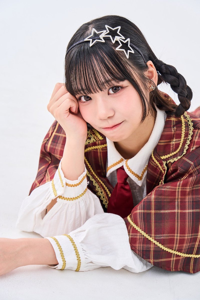 N0VA__CHAN's tweet photo. 【アー写公開】

☆日向 まいか (@maika_oshiose )
★誕生日　11月5日
☆担当カラー　黄

「たいていの事は、まぁいっか」

＃ノヴァチャン https://t.co/clBW43AUsK