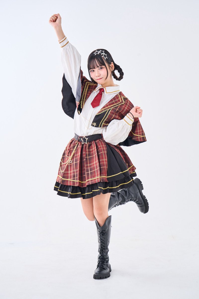 N0VA__CHAN's tweet photo. 【アー写公開】

☆日向 まいか (@maika_oshiose )
★誕生日　11月5日
☆担当カラー　黄

「たいていの事は、まぁいっか」

＃ノヴァチャン https://t.co/clBW43AUsK