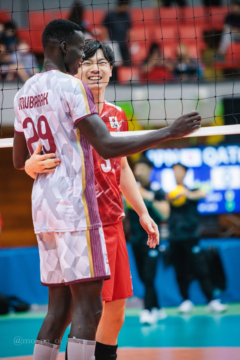 mo_na_oi's tweet photo. 親善試合2日目の試合開始の握手のときにはすでにここまで打ち解けていたお二人。

アジア大会での対戦もだし、今後世界のどこかのリーグでまた出会えそうな予感。キラキラな未来がとても楽しみ🔥
(2026.9.21 親善試合 岩手大会) https://t.co/AWnZermckP