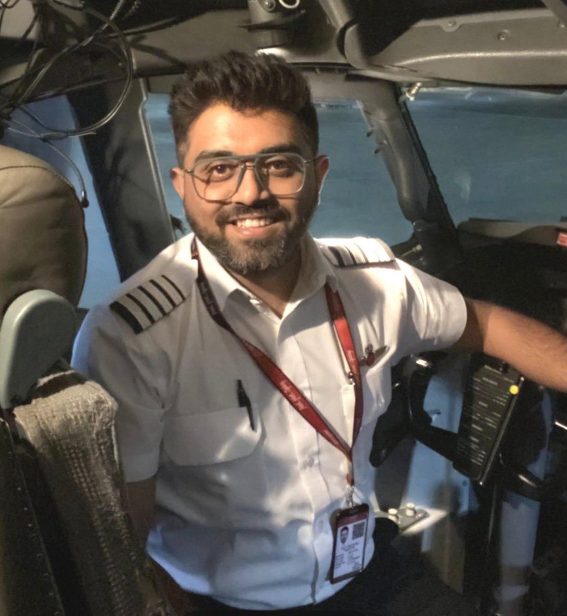 Pbhartiya06's tweet photo. Imagine if YRF with Shahrukh Khan makes a movie on Captain Smit Machchar, then:

Pilot’s name will be Kabir Khan
Pilot who stabbed him will be Rahul Yadav
The passengers will be Palestinians

They will land at Karachi Airport, where Pakistani medics will come to the rescue 😭 https://t.co/h4HtWklBHB