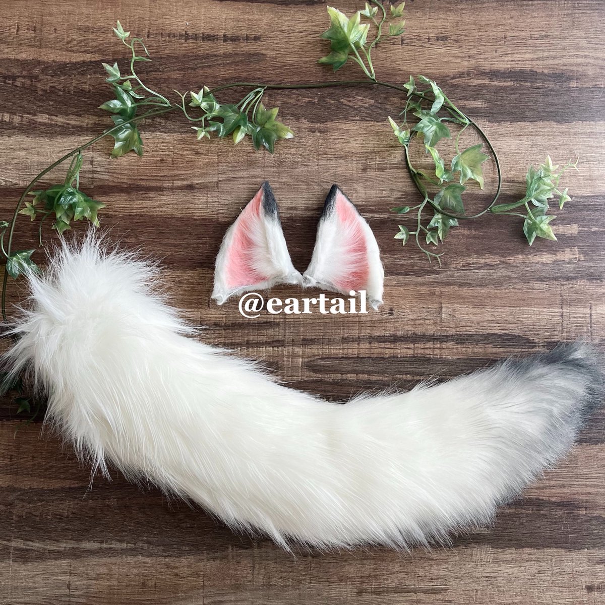 eartail's tweet photo. 本日からサバナな3人のケモノアクセサリー販売中です🦁🐺🍩 https://t.co/b28CDq9JzT