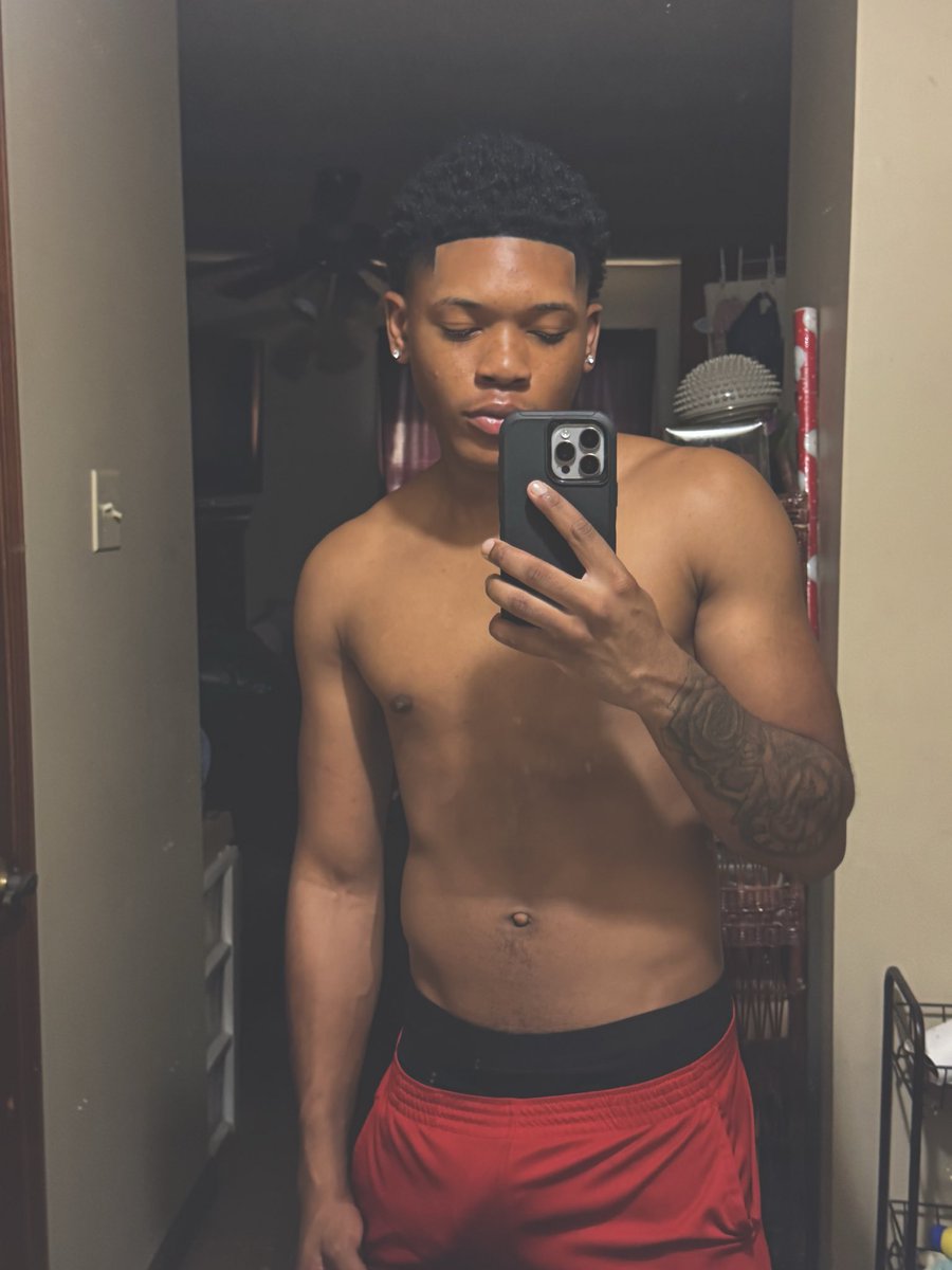 mmcervo's tweet photo. i needa grow my hair back out? lmk💫 #fypシ゚viral #virałpost #memphis https://t.co/HPDsqbqa2k