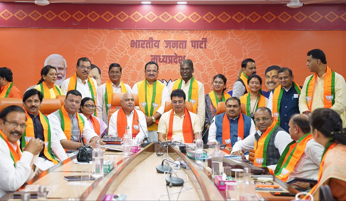 chshekharbjp's tweet photo. आगमी संगठनात्मक अभियान हेतु भाजपा प्रदेश पदाधिकारी,संभाग प्रभारी एवं मोर्चा अध्यक्षों की बैठक में रहना हुआ।

@BJP4MP @Hkhandelwal1964 @BjpBiplab @rekhavermabjp https://t.co/4W9T1bqjnZ