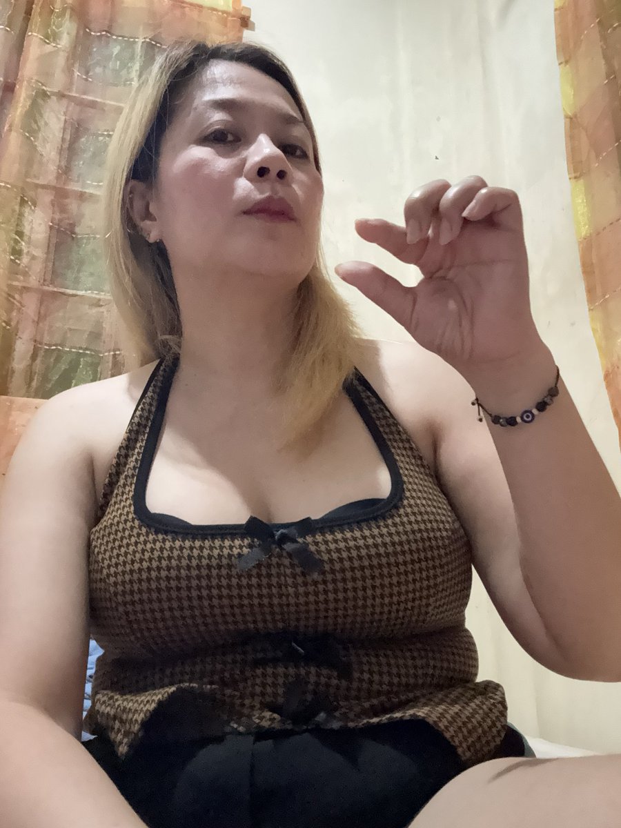 ashleyfeet19's tweet photo. Stop DMing without the initial send. I’m not your free entertainment. Pay or get blocked.😉😉😉 https://t.co/t6PI91dKxy