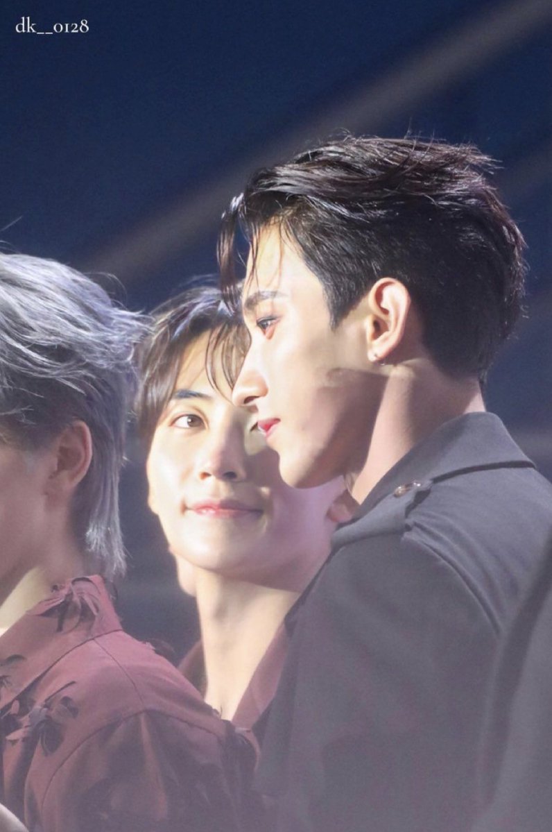 rockstar_kyeom's tweet photo. worlds most devastating pose but it’s just how seventeen looks at dokyeom https://t.co/c59b7pR9WZ