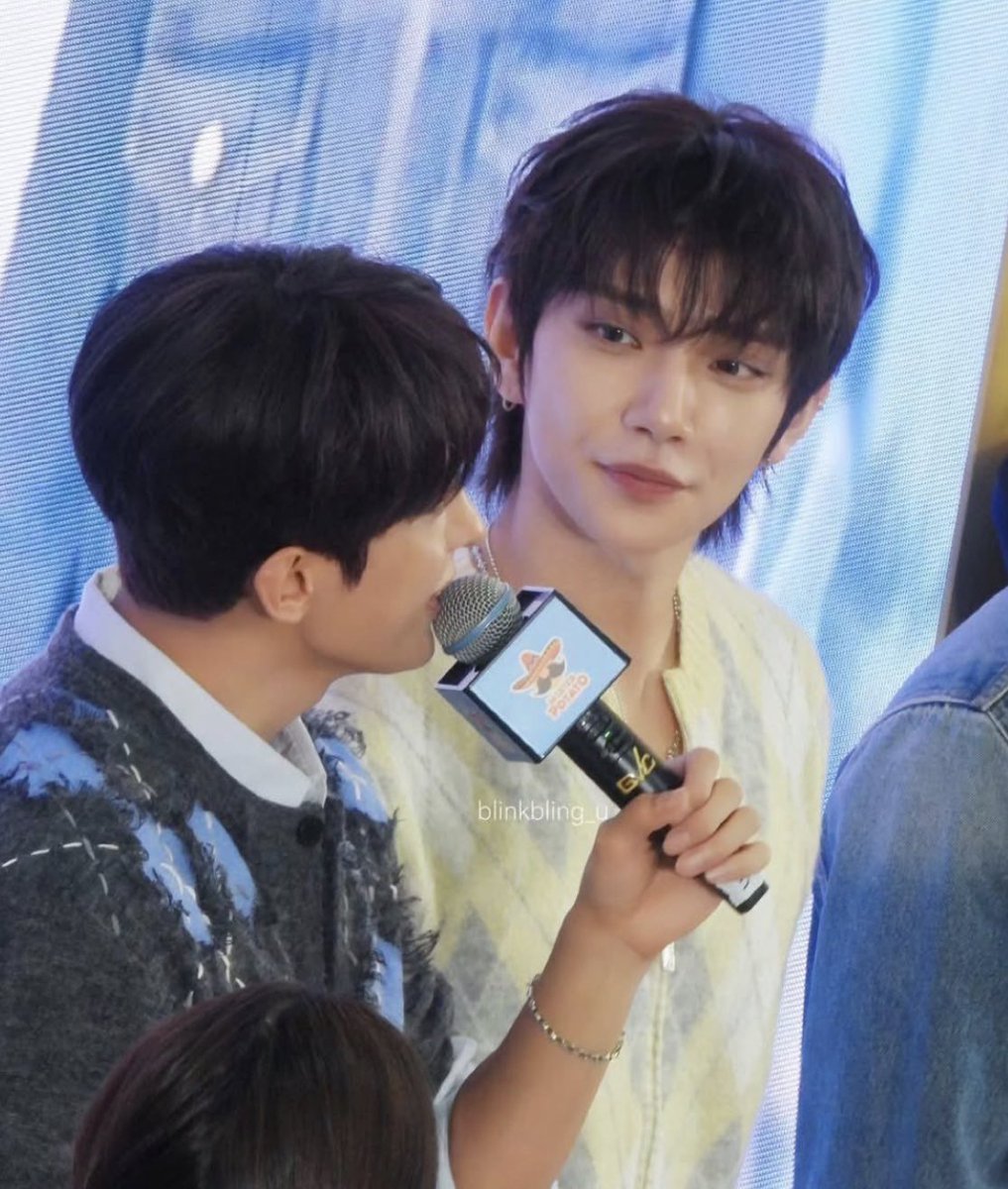 rockstar_kyeom's tweet photo. worlds most devastating pose but it’s just how seventeen looks at dokyeom https://t.co/c59b7pR9WZ