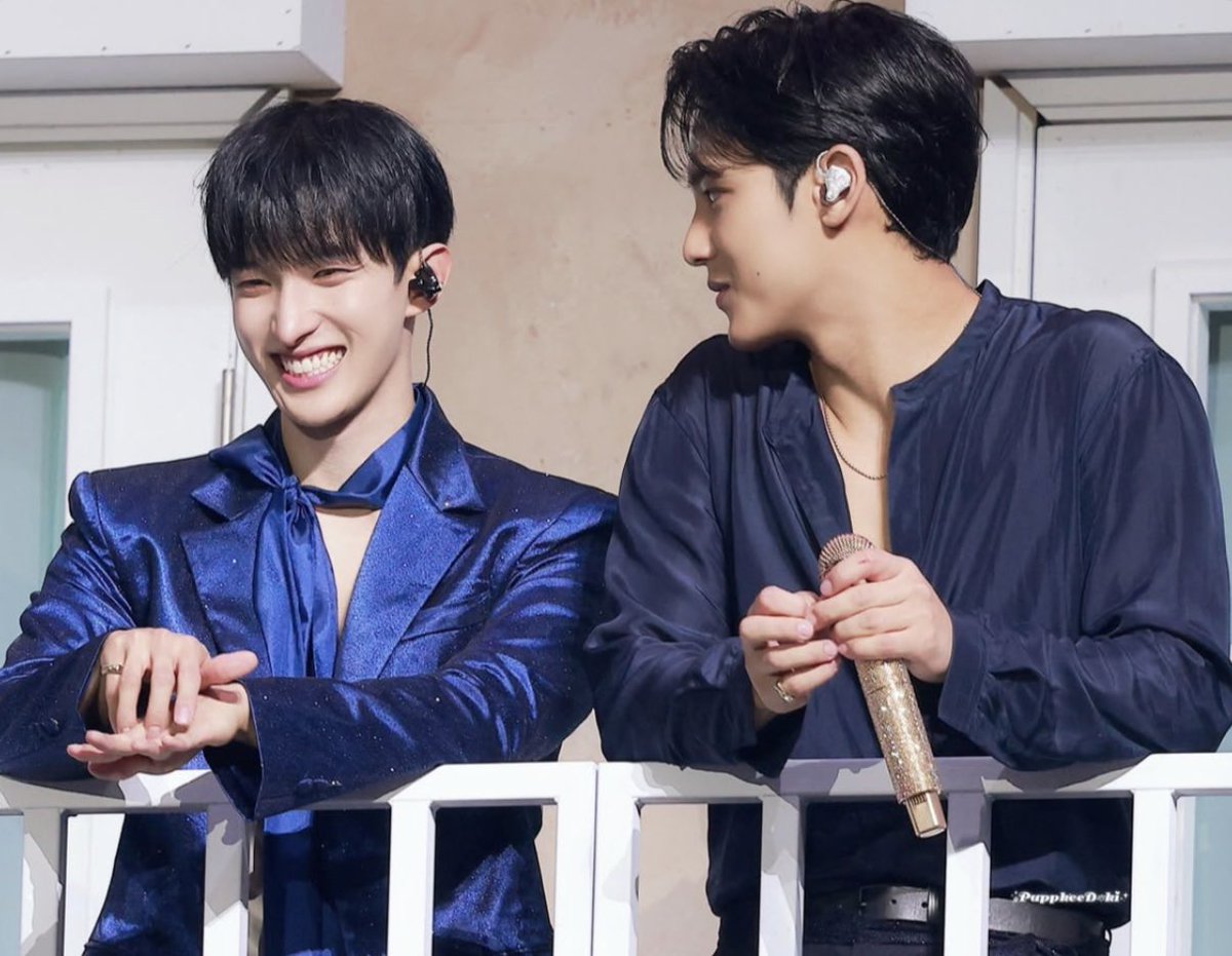 rockstar_kyeom's tweet photo. worlds most devastating pose but it’s just how seventeen looks at dokyeom https://t.co/c59b7pR9WZ
