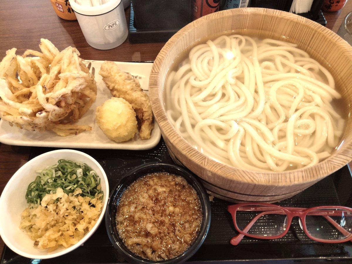tada_tabearuki5's tweet photo. 今日は１日

時々食べたくなる
うどんをお得に食べてきました

ココに来たら

玉子の天麩羅
かしわの天麩羅

をいただかないと😋

美味しくペロリ❗️

満腹満足！

#ただただ食べ歩き 
#丸亀製麺釜揚げ半額 https://t.co/Q5sj2Ul6JU