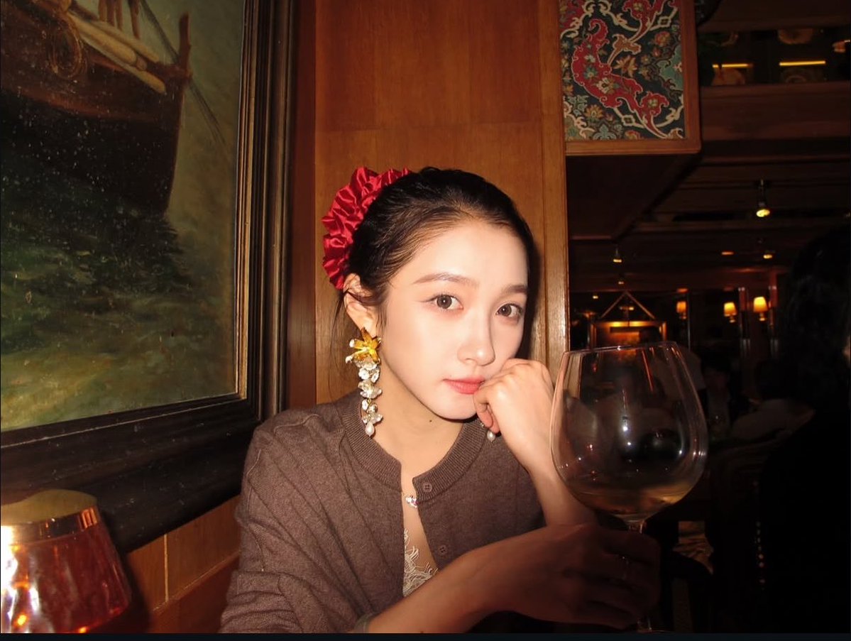 mamegxt's tweet photo. 久々のインスタ更新だ〜！お姉様すぎる🍷 https://t.co/dsQYe4H1g1