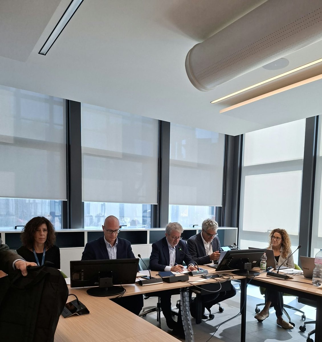 aran_agenzia's tweet photo. Trattativa in corso @aran_agenzia Confederazioni e Organizzazioni #sindacali per il rinnovo del #CCNL dirigenti #Area #Sanità - triennio 2025/2027 https://t.co/IIwwhuToD9