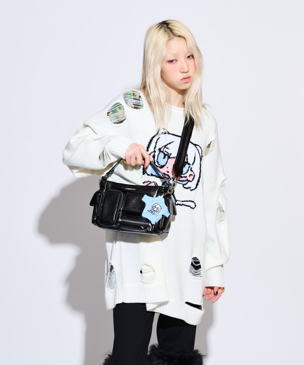teradateras's tweet photo. anna sui nycとの2026 
F/Wコラボレーション”寺田てら”の
第1弾がいよいよ10/8(木)発売スタート✨️

【DARK DISCO FANTASY】
 ━Monsters After Dark ━

闇に浮かぶネオン、ホラーとロマンティックが交差するモンスターたちの夜。
ダークトーンに鮮やかなネオンカラーを効かせ、フェミニン、ストリート、ディスコ
ムードを自由にミックスした、ダークでポップなコレクションです！
これからハロウィンシーズンにもぴったりなアイテムが揃いました🎃
是非チェックしてくださいね！

https://t.co/mwjddT2Bre