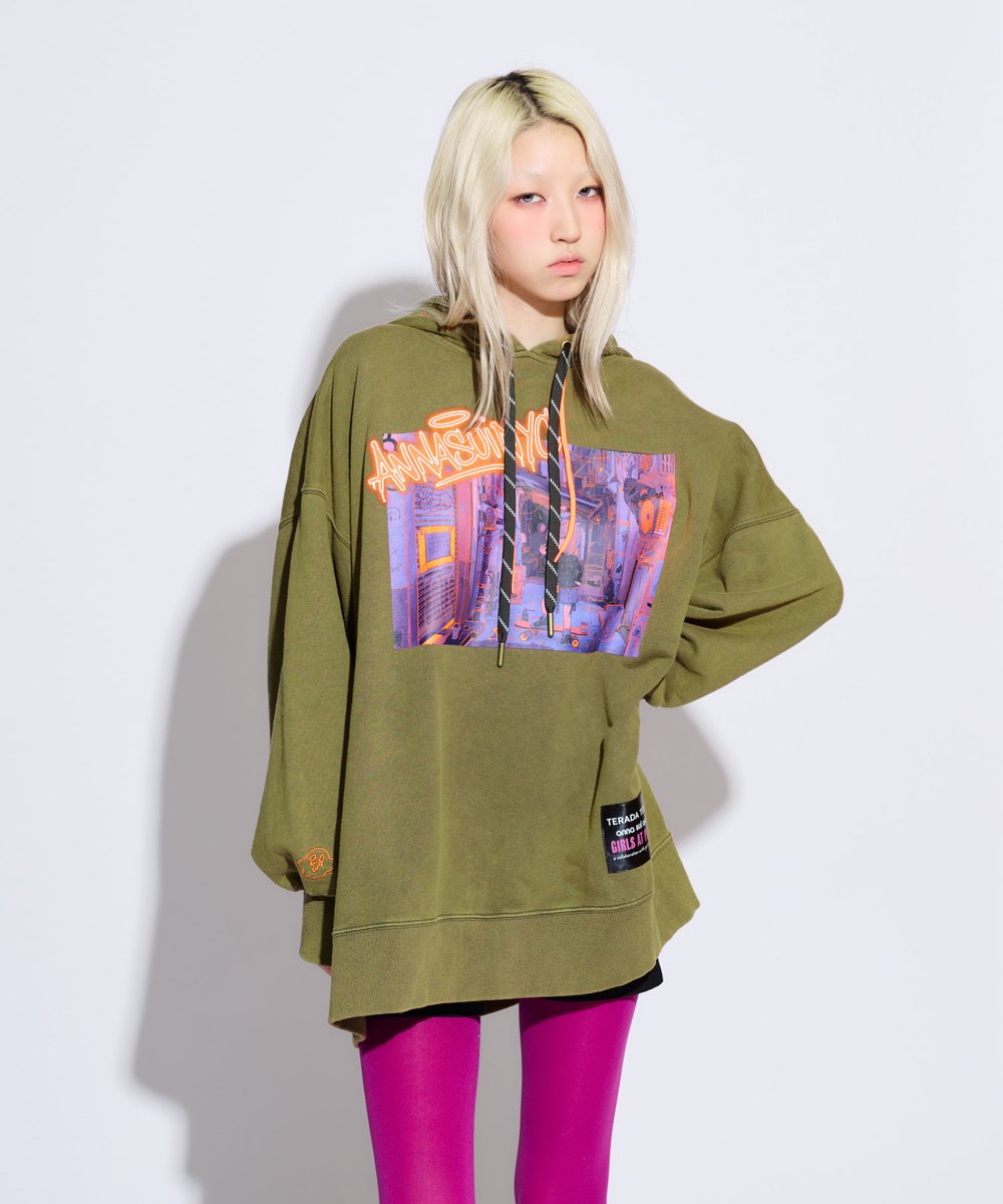 teradateras's tweet photo. anna sui nycとの2026 
F/Wコラボレーション”寺田てら”の
第1弾がいよいよ10/8(木)発売スタート✨️

【DARK DISCO FANTASY】
 ━Monsters After Dark ━

闇に浮かぶネオン、ホラーとロマンティックが交差するモンスターたちの夜。
ダークトーンに鮮やかなネオンカラーを効かせ、フェミニン、ストリート、ディスコ
ムードを自由にミックスした、ダークでポップなコレクションです！
これからハロウィンシーズンにもぴったりなアイテムが揃いました🎃
是非チェックしてくださいね！

https://t.co/mwjddT2Bre