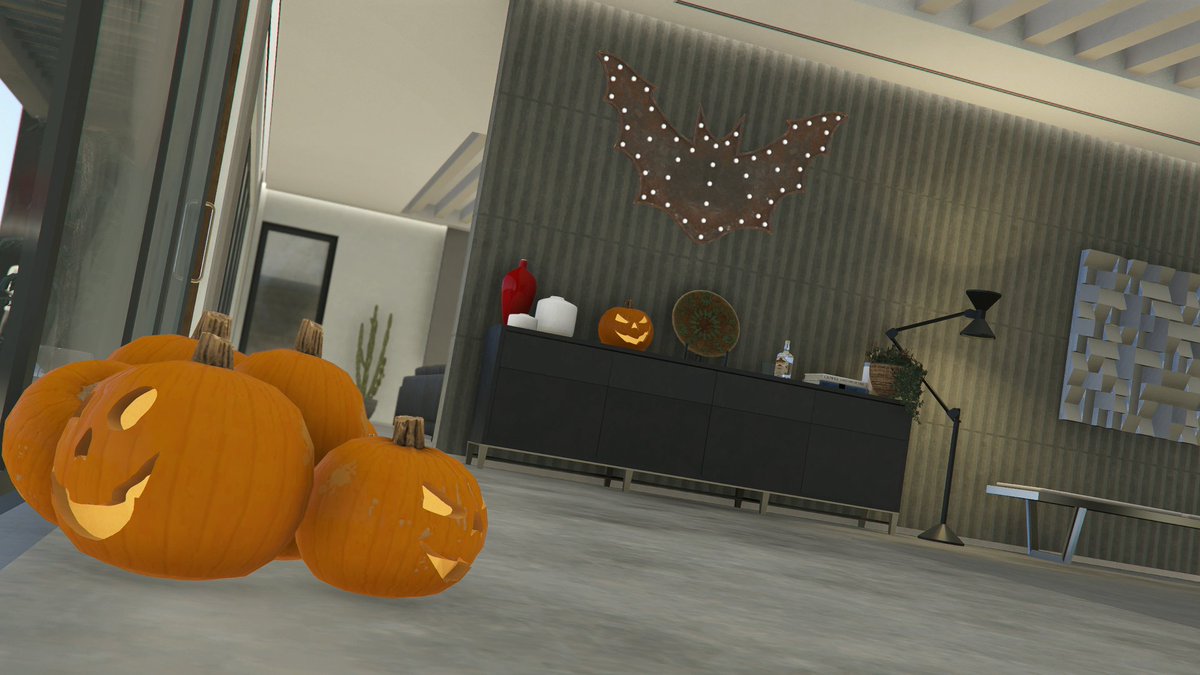 Gtamen's tweet photo. Various Halloween decorations can be found in your Mansion. 
(which is an interesting contrast if it's also your character's anniversary today) https://t.co/9d0ZflUTU3