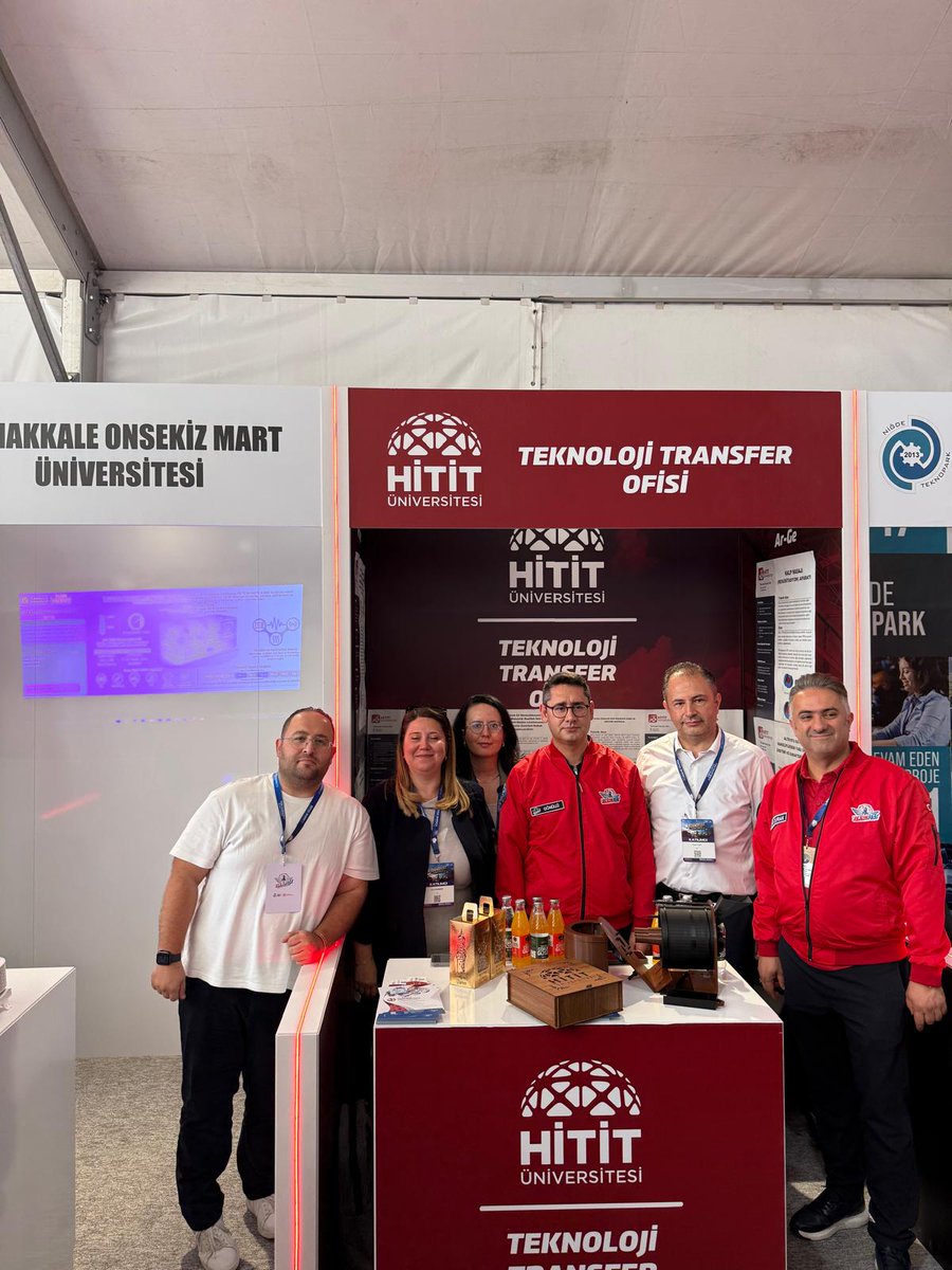 HituKurumsal's tweet photo. Hitit Üniversitesi TTO AŞ, TÜRKPATENT ISIF’26 Uluslararası Buluş Fuarı’nda üniversitemizde geliştirilen patent ve faydalı modelleri ziyaretçilerle buluşturuyor.

TTO AŞ standını ziyaret eden Sanayi ve Teknoloji Bakan Yardımcısı Muhammet Kasım Gönüllü ile Türk Patent ve Marka Kurumu Başkanı Prof. Dr. Muhammed Zeki Durak'a patent ve faydalı modellerimiz ile fikri ve sınai mülkiyet alanında yürütülen çalışmalar hakkında bilgi verildi.

✍️ https://t.co/0XIU8UkTKF

#HititÜniversitesi @ProfAliOzturk @mzekidurak @mkgonullu @ttohitit