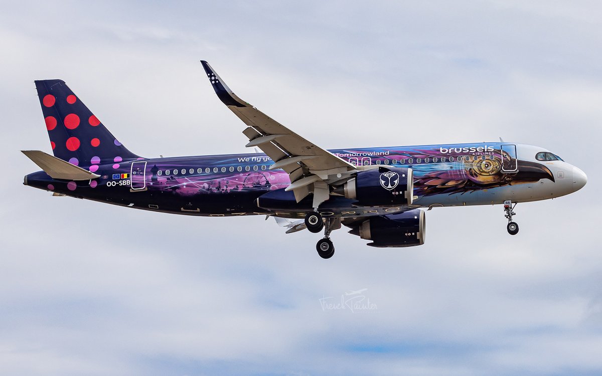 Frenchpainter's tweet photo. On Tuesday, the #A350F drew attention when it made its maiden flight, but another exceptional special livery was also on show in #Toulouse -> #A320Neo Brussels Airlines OO-SBB Tomorrowland. 😍 https://t.co/CvygSu0a29