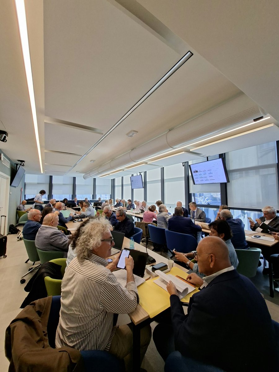 aran_agenzia's tweet photo. Trattativa in corso @aran_agenzia Confederazioni e Organizzazioni #sindacali per il rinnovo del #CCNL dirigenti #Area #Sanità - triennio 2025/2027 https://t.co/IIwwhuToD9