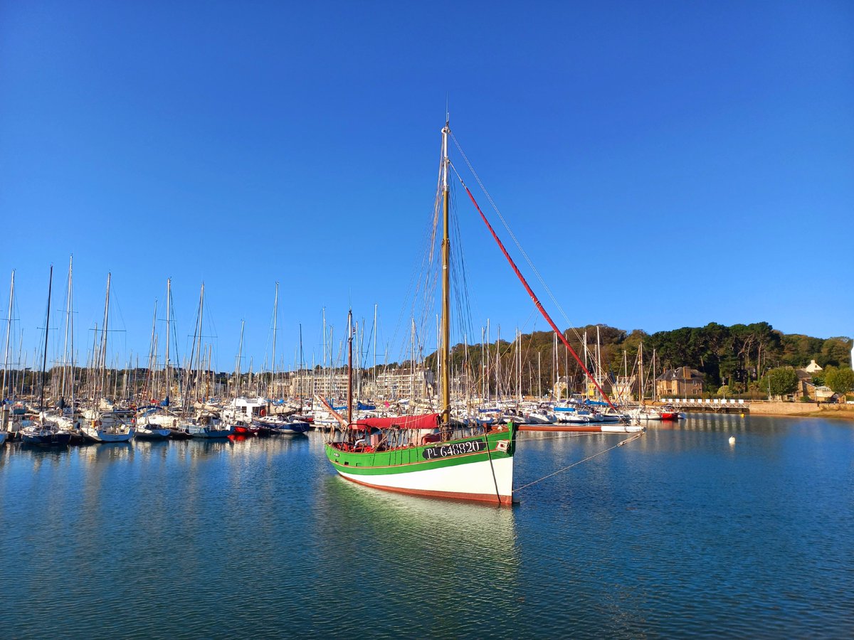 BzhDanar's tweet photo. Un bonjour ensoleillé depuis le Port de Perros-Guirec , pour vous souhaiter une bonne journée  ⚓️ https://t.co/DPgHFZOGsc