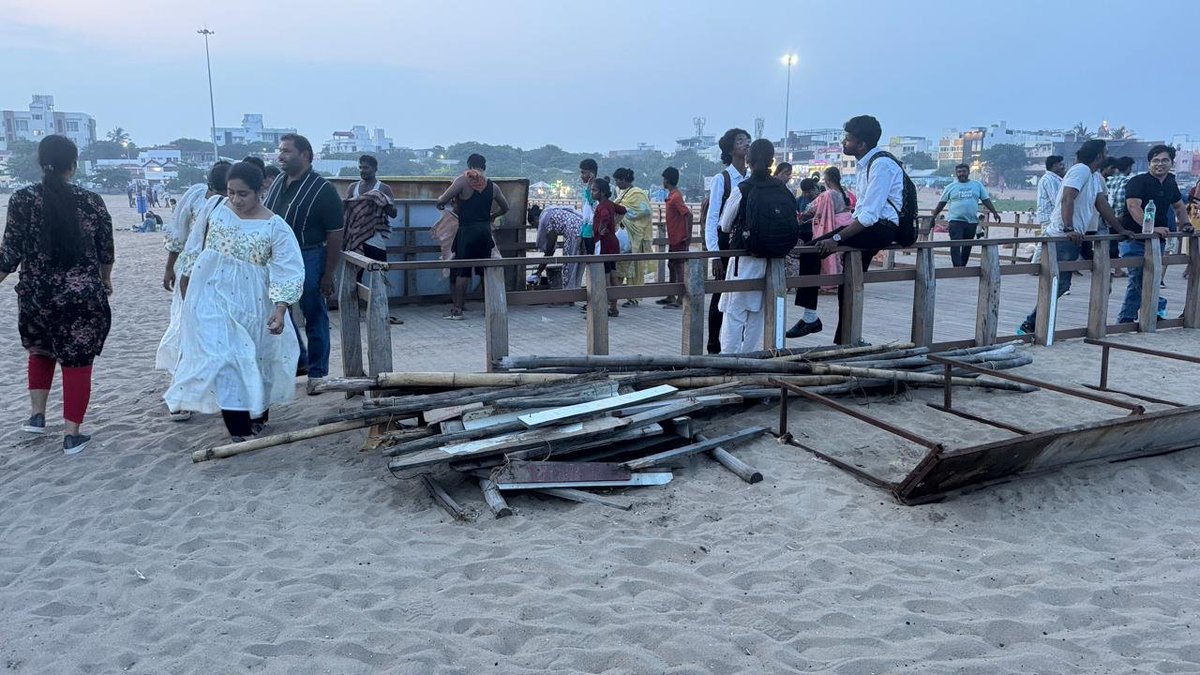 DisabilityIndia's tweet photo. How much of our time is wasted in just following up repeatedly with Govt on the most basic pending matters!

Food vendor junk is cluttering the beach access path at Besant Nagar @chennaicorp .

Still no agency to ensure proper usage of the path by all - check railings @sameerangs https://t.co/iPML4L8roj