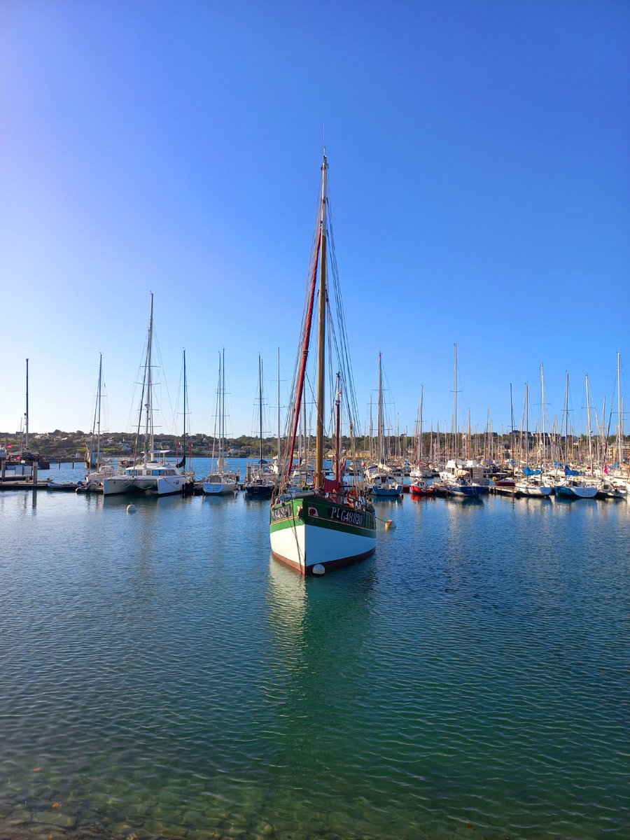 BzhDanar's tweet photo. Un bonjour ensoleillé depuis le Port de Perros-Guirec , pour vous souhaiter une bonne journée  ⚓️ https://t.co/DPgHFZOGsc