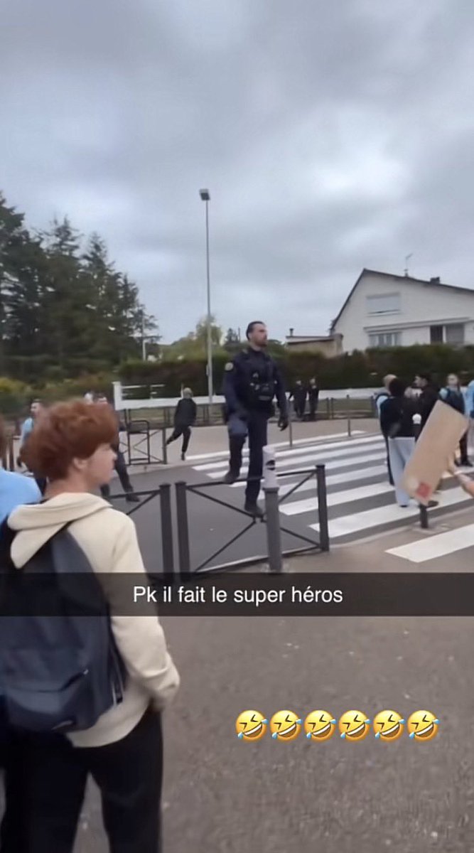 NassimMTL's tweet photo. Le snap français est vraiment trop drole 😂😂😂😂😂😂😂😂😂😂😂😂😂😂😂 https://t.co/JwCELxActY
