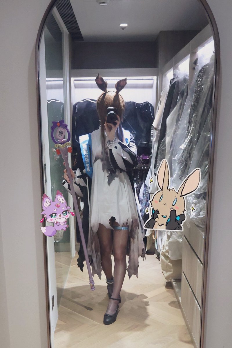 Amiya_Henshin's tweet photo. キュアアーミヤ･シャドウ💜🖤🔮
新しい武器を発見ww🐰🩵✨
#アーミヤ https://t.co/jSuUK0rWce