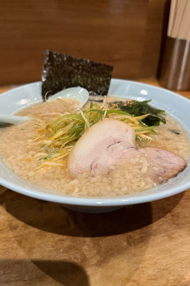 ore_meshi29's tweet photo. 恵比寿に『ラーメンショップ』爆誕…！今日明日の2日間限定でネギラーメン500円(半額)。 https://t.co/iFCobXcEYy