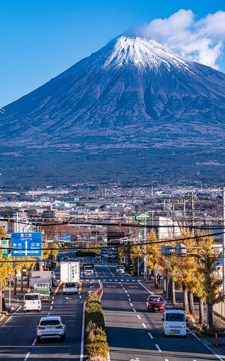 haskap1017's tweet photo. 富士市で撮る富士山は迫力が凄いです！ https://t.co/2IhfqSIeYB