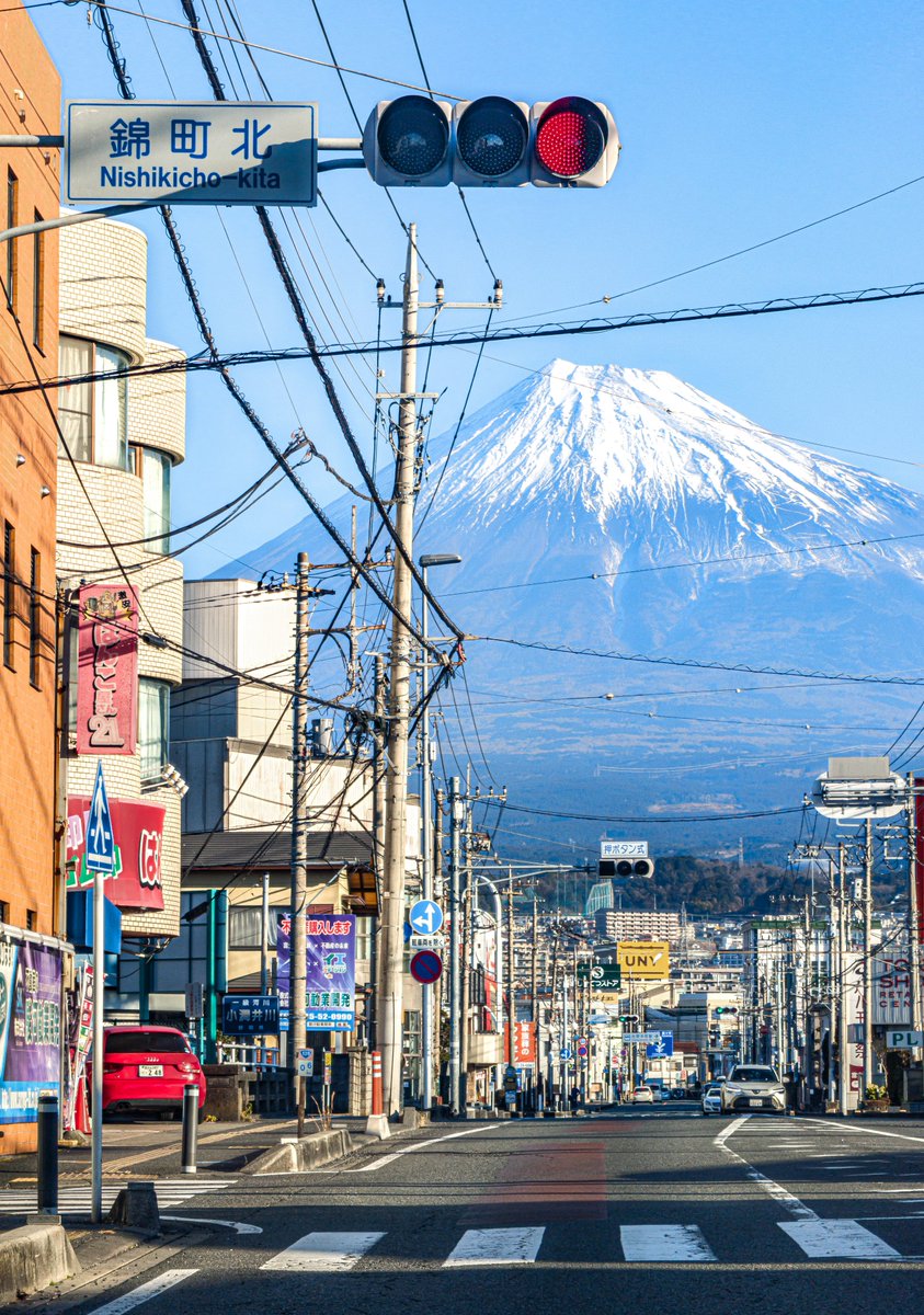 haskap1017's tweet photo. 富士市で撮る富士山は迫力が凄いです！ https://t.co/2IhfqSIeYB