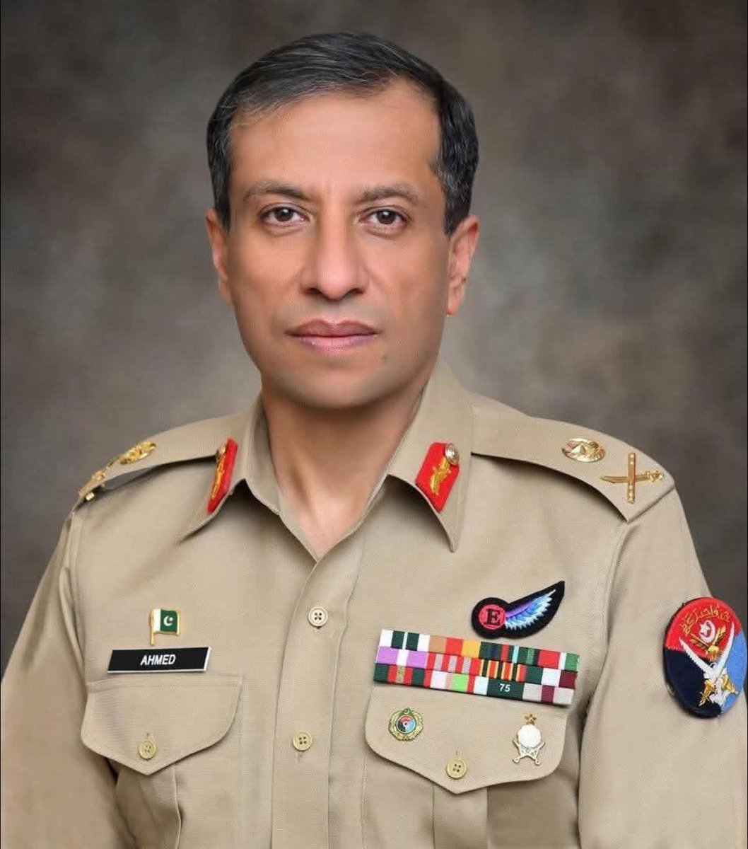 PakistanFauj's tweet photo. Lieutenant General Ahmed Sharif Chaudhry, HI (M), SBt, Director General Inter Services Public Relations (DG ISPR) will hold an important press conference at 5pm (PST) today.

#DGISPR #Pakistan #ISPR https://t.co/UFcZDmKnqg