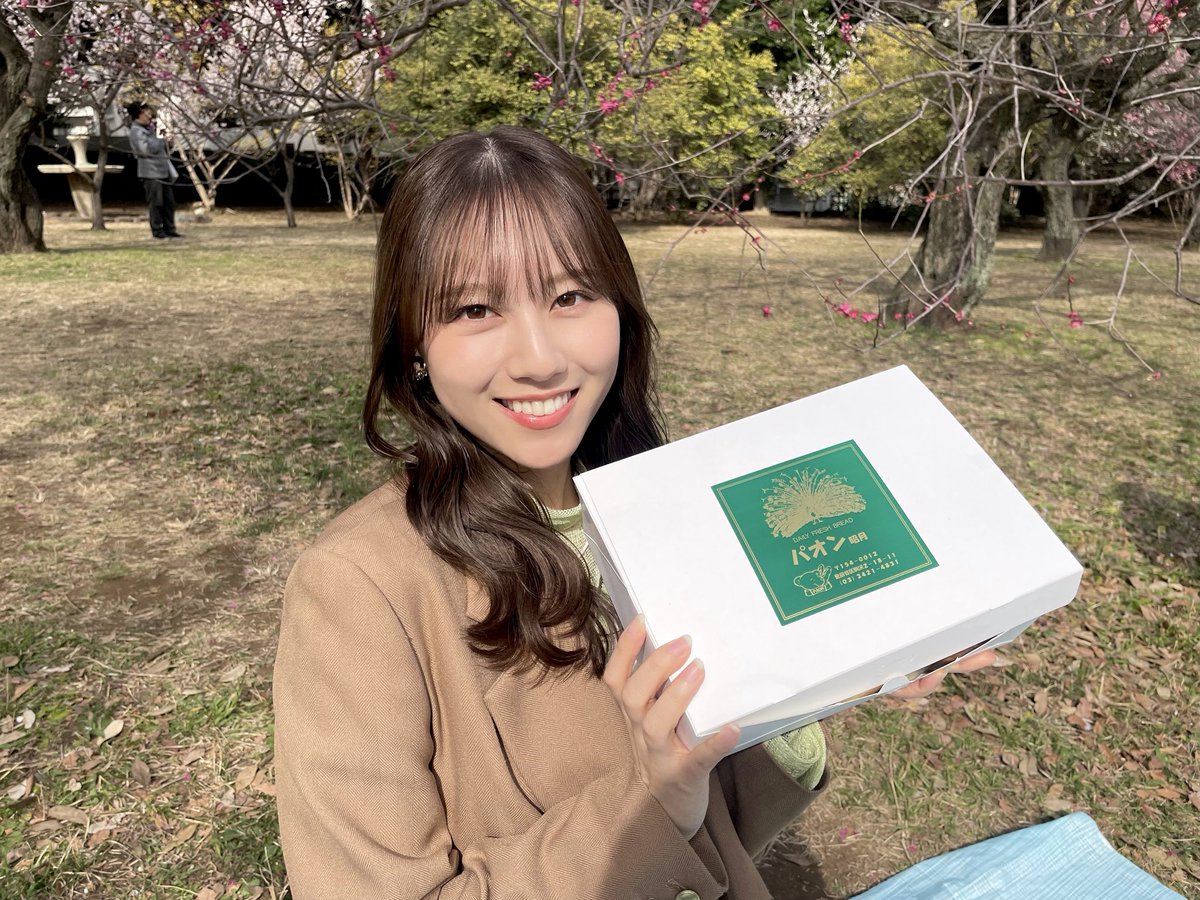 hinatazaka46's tweet photo. #平岡海月 のWEB連載
「日向坂46平岡海月のあ��～い漂流記　お菓子い散文連載」
第14回が公開されました🪼✨

是非ご覧ください☀️
https://t.co/HEnxtN6wNq

#平岡海月のあま～い漂流記
#Newsクランチ
#日向坂46 https://t.co/P7NtxE68Yv
