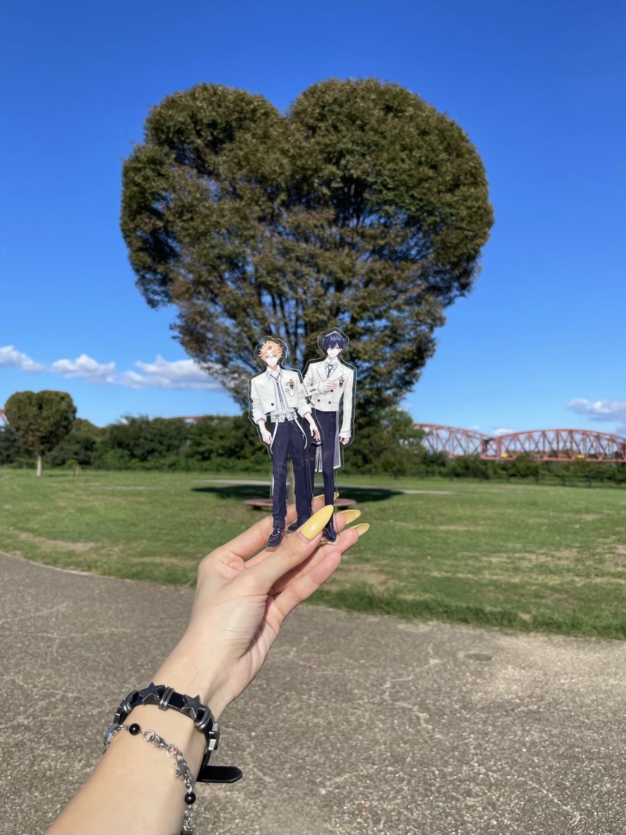 senapon77's tweet photo. ハートの木がある公園で
たいがくんの #神カス 飲んできた ~~ 🐅🎻
抹茶大好きだからリピありっ！美味しかった ~~！
山田先生の #山カス も早く知りたい 🔎

#タイガみて #神がかっタイガ #山田のエゴサーチ https://t.co/k6uboBkOmb