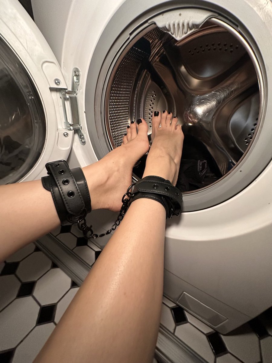 missadriasoles_'s tweet photo. It’s laundry day https://t.co/3F21Ytod2J