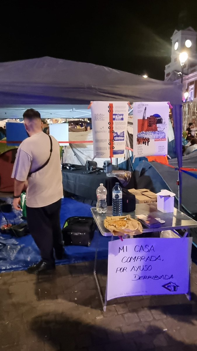 paml7b's tweet photo. 🟠 Estamos en la acampada de Sol, luchando por el derecho a la vivienda de tod@s y por las vidas de los #AfectadosMetro.

Siguen derribando nuestras casas y nuestro pueblo, mientras nos empujan a buscar alternativas en un mercado que no podemos pagar. #SolucionesYA https://t.co/oEScs3KQa7