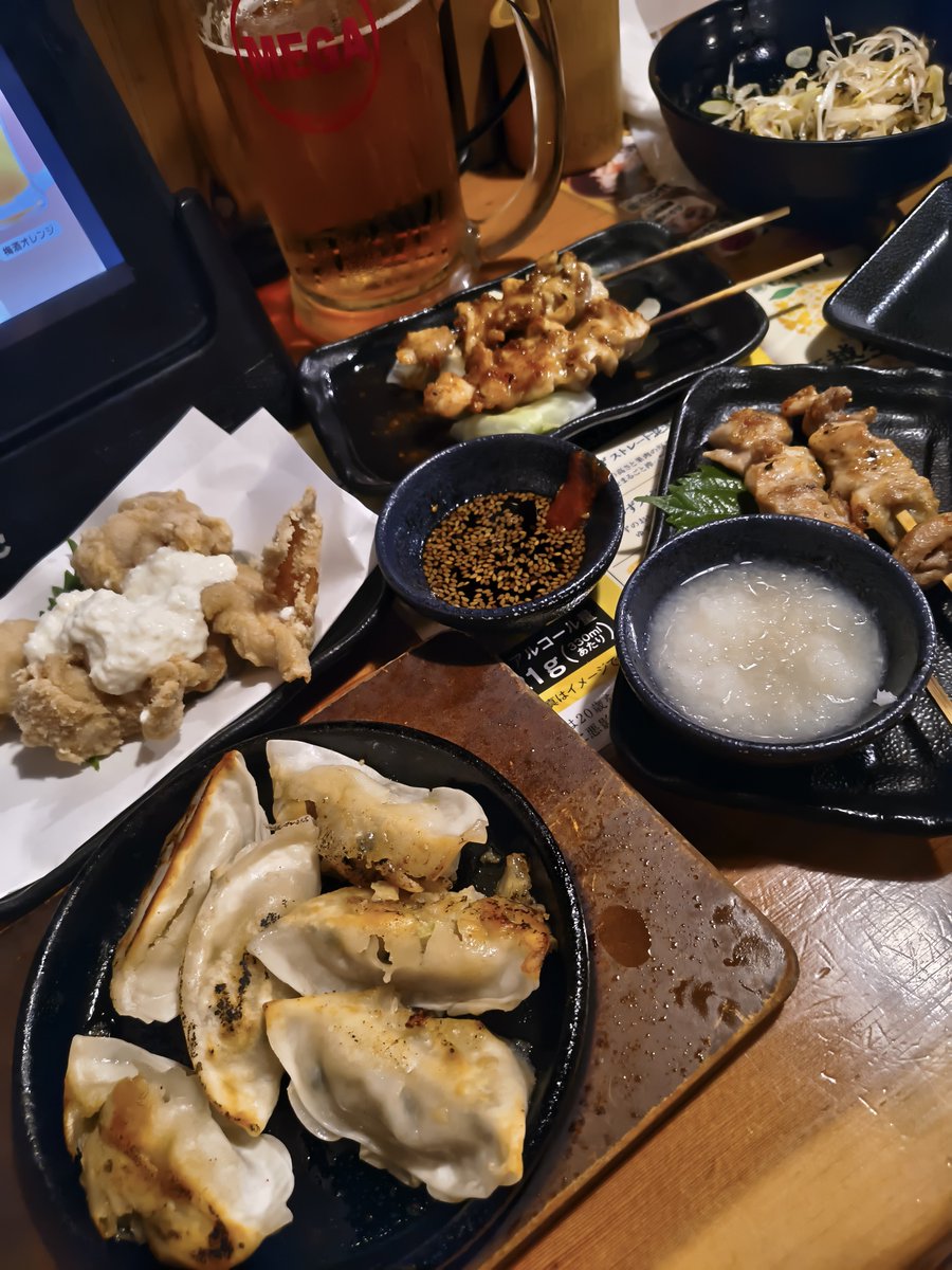 yPad_X's tweet photo. 今日からの発売の10月限定新メニューを求めて今週2度目のトリキなう！🍺
そして値上げ後初日…今のご時世まだまだ安いしやっぱり美味しいので全然オッケーです😋 #鳥貴族 https://t.co/MRULdULtwD
