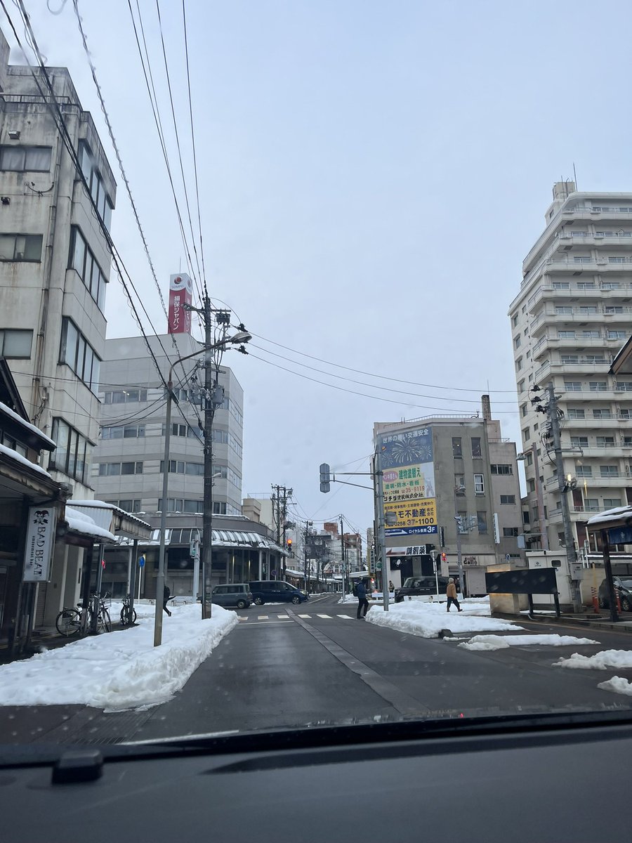 AyaTnii's tweet photo. 新潟県を含む北陸地方の民たちからの共感いいねが…
冬の日本海は、雪が降っていなくて光を感じればこれくらいでも
うーーーん、今日は、、、晴れ！😄☀️
という激甘判定が出がち https://t.co/j4RSoXWOTV