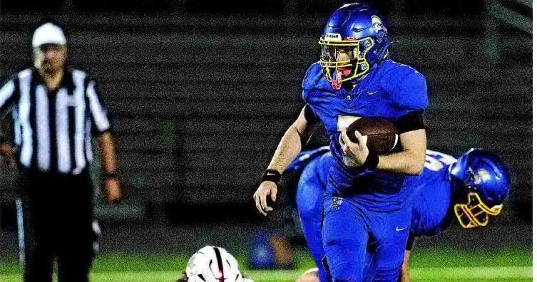 NewsInTheBurg's tweet photo. Stafford senior quarterback Brayden Dalton is the first player from Stafford County or the Commonwealth District to earn DC Touchdown Club Player of the Week honors. ➡️ Find link to story in bio https://t.co/WGRHZFnNfb