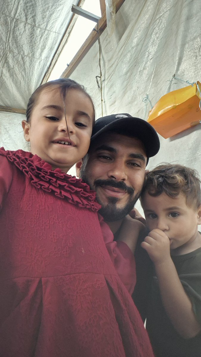 AbdallahQasem97's tweet photo. "My children
 (Misk and Yousef) and I are still alive in Gaza. 🇵🇸
​If you see this picture, 

Please don’t let our story go unnoticed.
Even a simple word, a prayer, or a dot in the comments helps our voices break the silence and reminds us we’re still heard. 🥹🕊️" https://t.co/rlUWuuhVjH