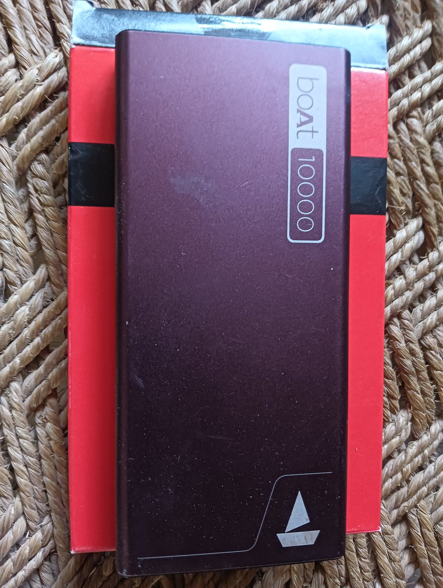 Amankumar160m's tweet photo. Ye Mera power Bank hai isme charging issue aa raha hai aur jab maine ise flipkart se liya tha to hame koi invoice nahi mila tha iske liye kya kare
@RockWithboAt https://t.co/loBEyVELOU