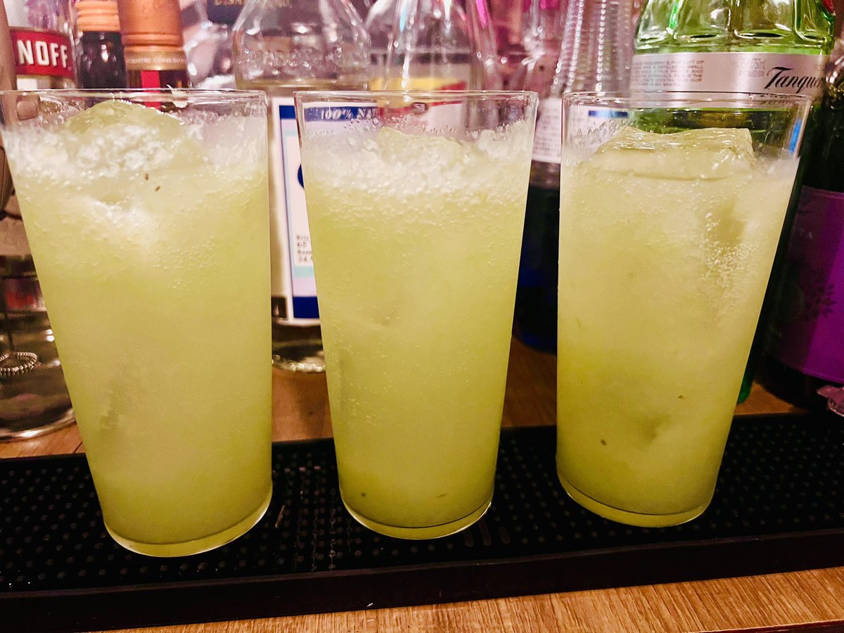 bar_dannalc's tweet photo. 🍻10/1のdannalcオープンです🍻

木曜も二刀流⚔️
🍸湯島店：マスター
🧪ラボ：クロくん

『anemoi』を始めてから止まっていた夏アニメを、現在猛スピードで消化中🏃‍♂️💨

夏アニメ、まだまだ語りたい🙋‍♂️
そして秋アニメの視聴リストも作成中！
「これ観とけ！」があればぜひ教えてくださーい📺🔥

⭐️本日のオススメ⭐️
🍇マスカットカクテル
🥃究極の水割り

10月もアニメとお酒で楽しんでいきましょう〜！
今夜もよろしくお願いします🙌

#dannalc