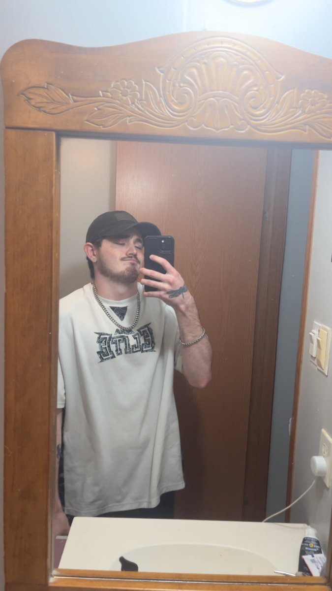 Austin_Harris17's tweet photo. Clothes on          Or.           clothes off https://t.co/M9LTGBUYAw