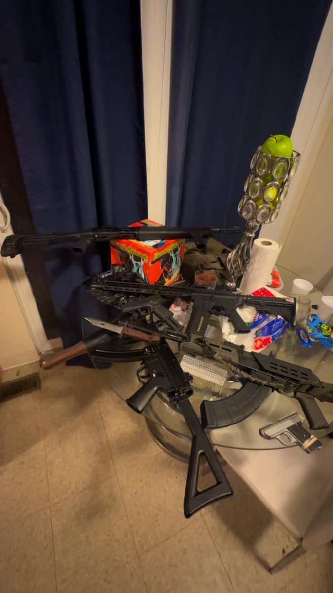 NevaGuns's tweet photo. show Neva a pole punk

.gg/neva 

#neva #guns #gunrange #firearms #getlow #fortnite https://t.co/JdztYoqsoW